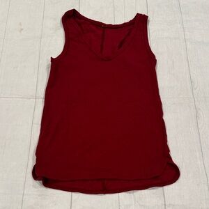 Lululemon EUC Cranberry vneck  Sleeveless Tank size 6